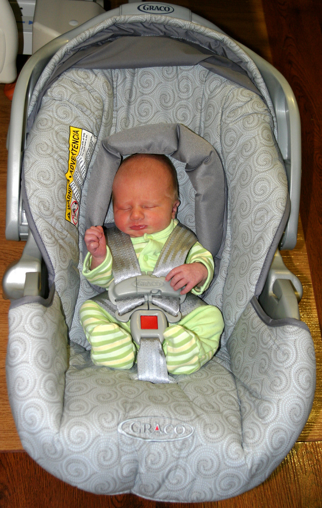 before-you-choose-a-newborn-baby-car-seat-some-things-you-need-to-know