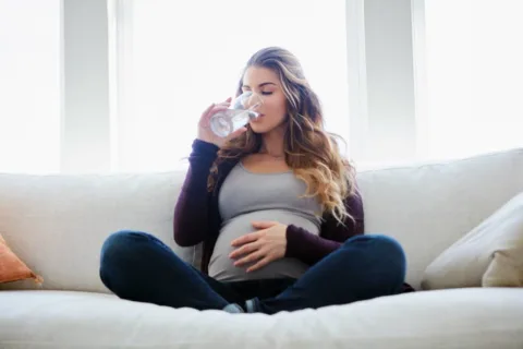 Here's when my doctor told me to drink water AND how much water to drink before a pregnancy ultrasound.